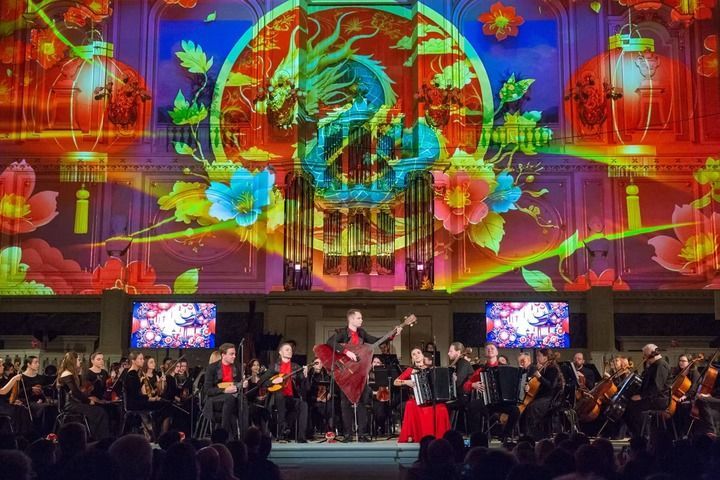 2025年2月6日,俄罗斯音乐家在圣彼得堡举行的中俄新春音乐会上表演。新华社发(莫京娜 摄)