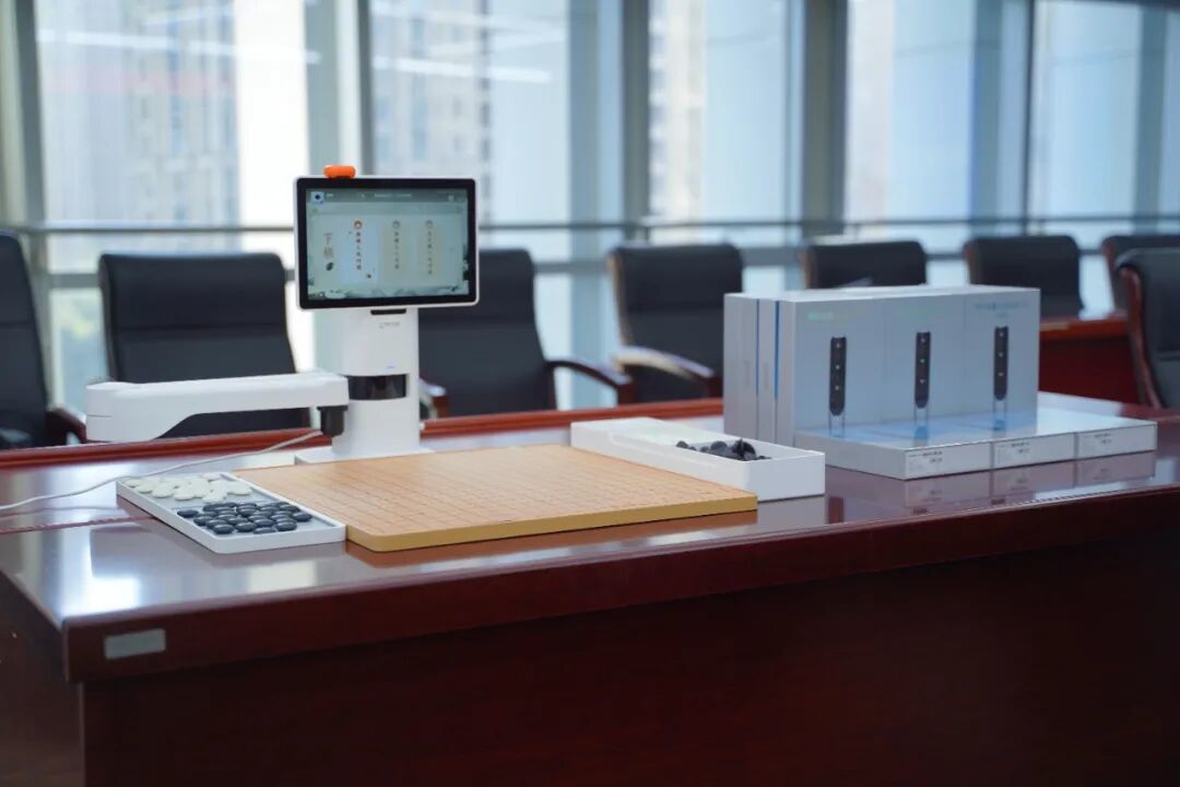 淘云科技教育公益活动_合肥八中阿尔法蛋AI捐赠_合肥教育云平台官网