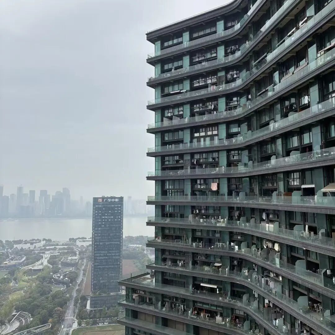◎ 丽晶国际的阳台视野