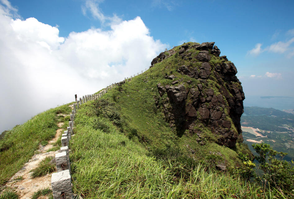 ▲七娘山徒步步道 图据深圳大鹏半岛国家地质自然公园