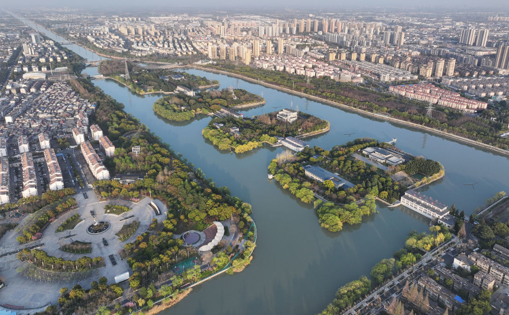 位于江苏省扬州市的南水北调东线源头江都水利枢纽(2025年3月25日摄,无人机照片)。新华社记者 季春鹏 摄