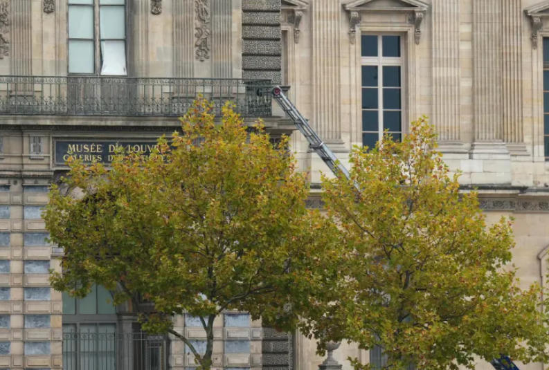 窃贼用以进入卢浮宫的升降梯 社交媒体