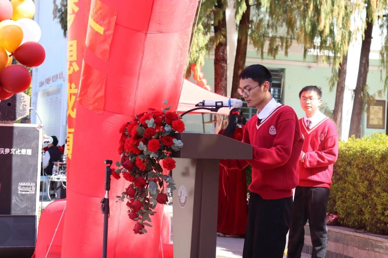 ▲凌崇恩作为学生代表在高三的百日誓师大会上发言