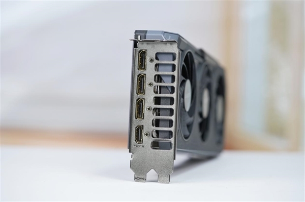 巧妙滑块设计!技嘉RTX 5060 Ti GAMING OC 16GB魔鹰图赏