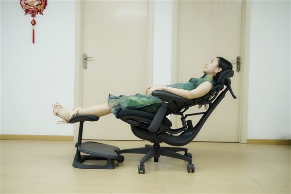 全球首款动态人体工学椅!清闲Libernovo图赏