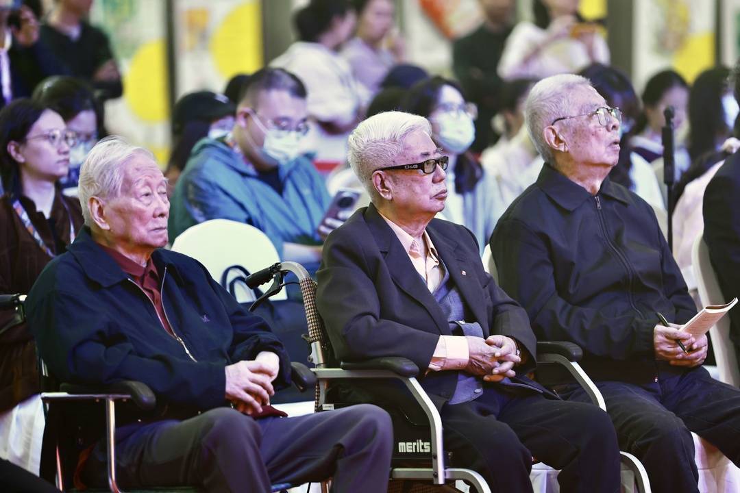 王火(左)、李致(中)在天府書展(2025年10月18日)