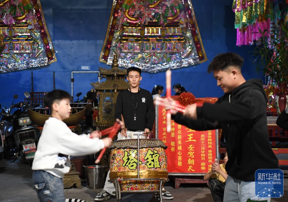 1月20日，在廣東汕頭潮陽區(qū)的塔館雙忠祠,，塔館英歌隊隊員在排練,。