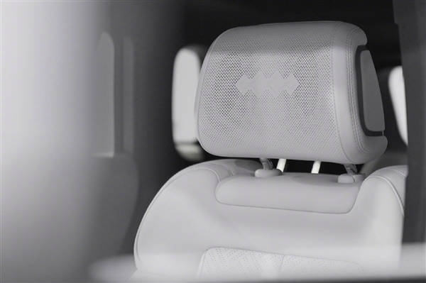 或22万起售 比亚迪方程豹钛3内饰官图发布:实体按键管够