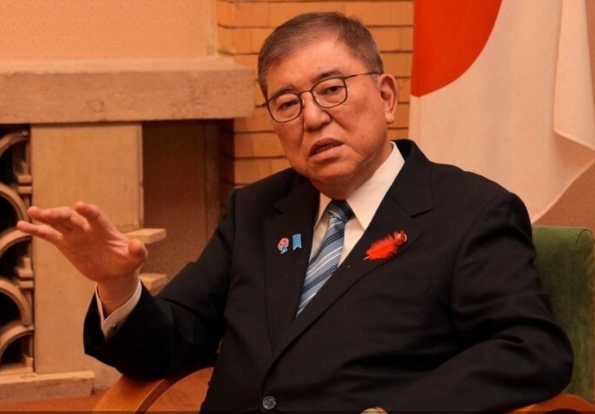 石破茂10月11日在首相公邸接受采访。图自《日本海新闻》