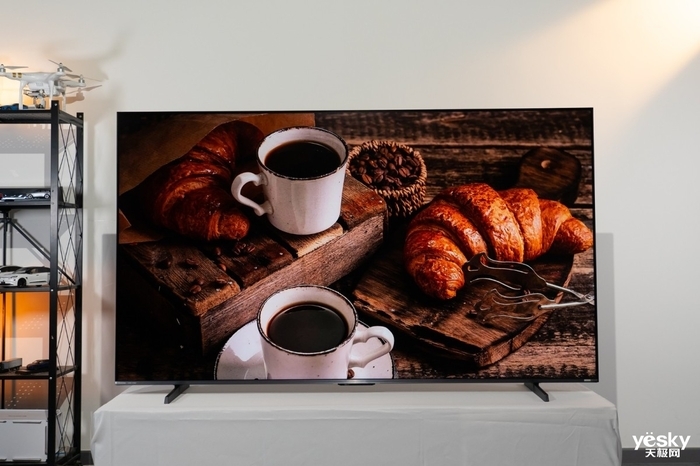 海信小墨E5Q Pro评测:AI赋能画质与体验升级,客厅秒变世俱杯赛场