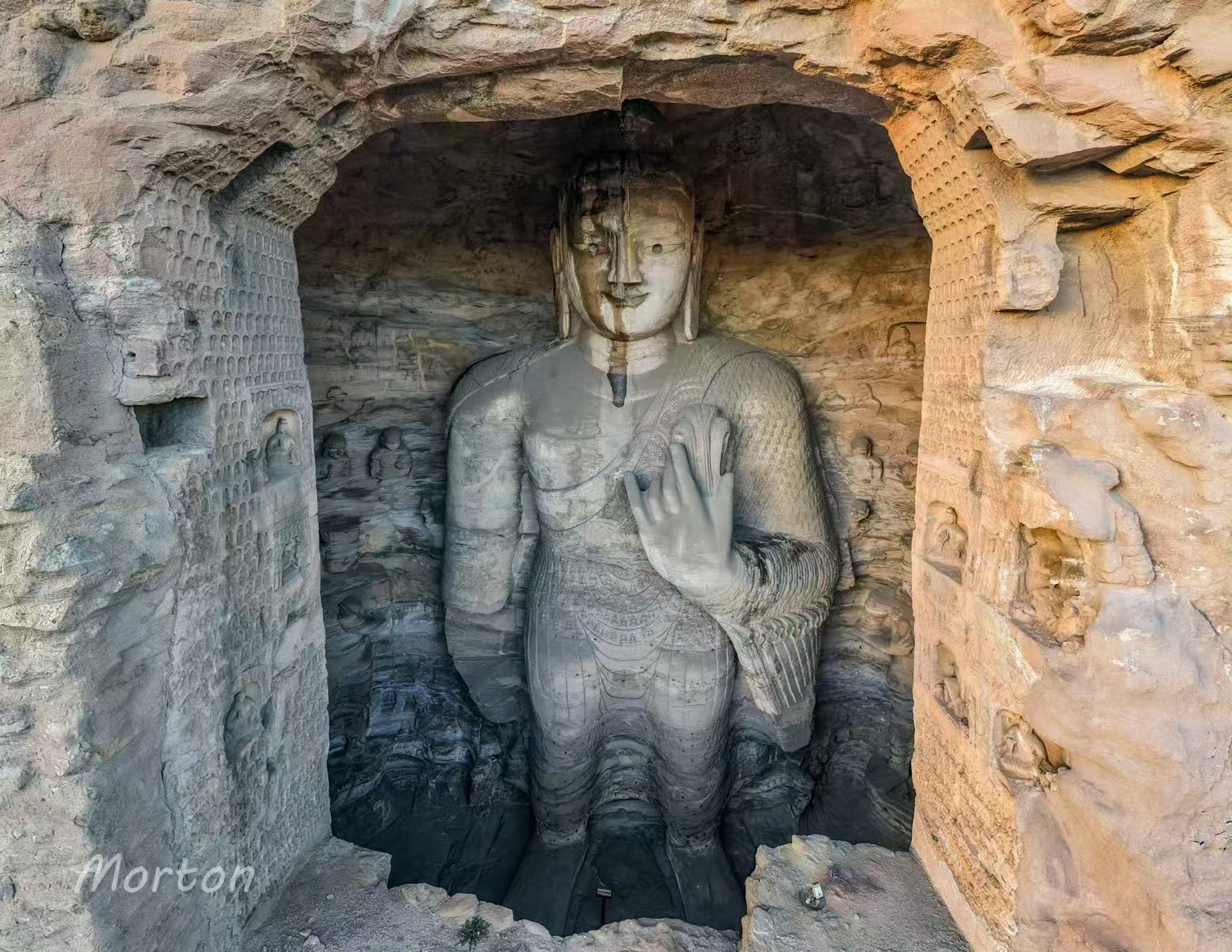 第18窟佛像面部和颈部渗水 图片来自微博网友