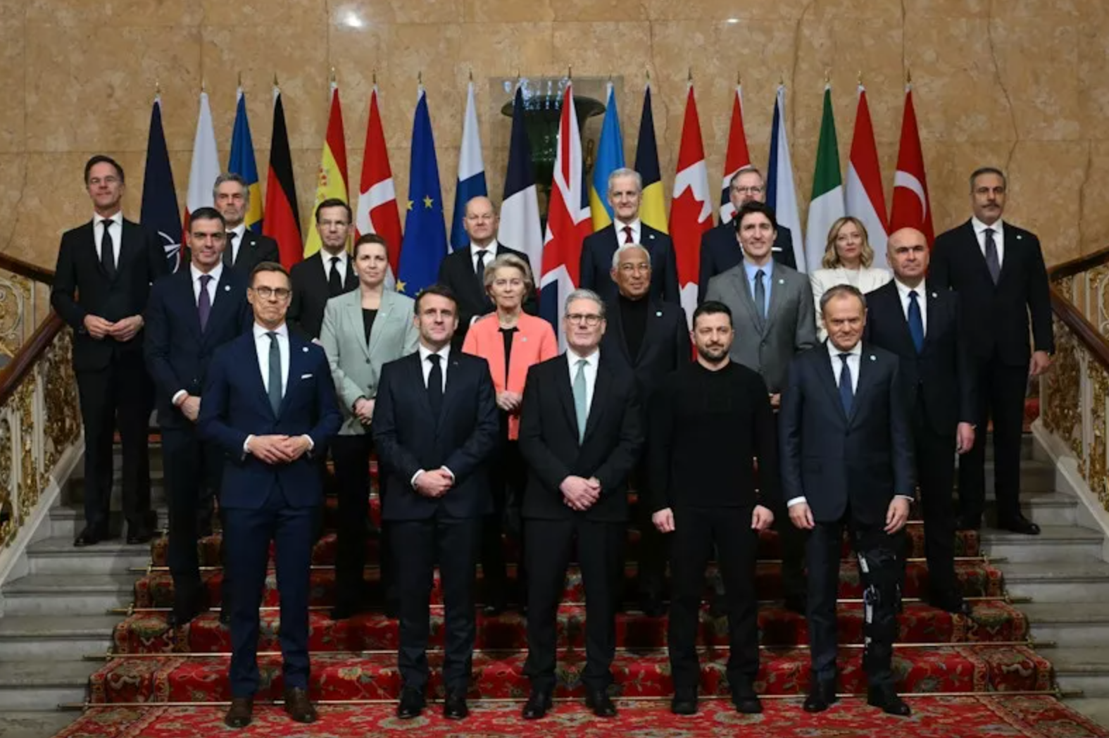 ▲当地时间2025年3月2日，英国伦敦，英国首相斯塔默主持关于乌克兰的欧洲领导人峰会。图据视觉中国
