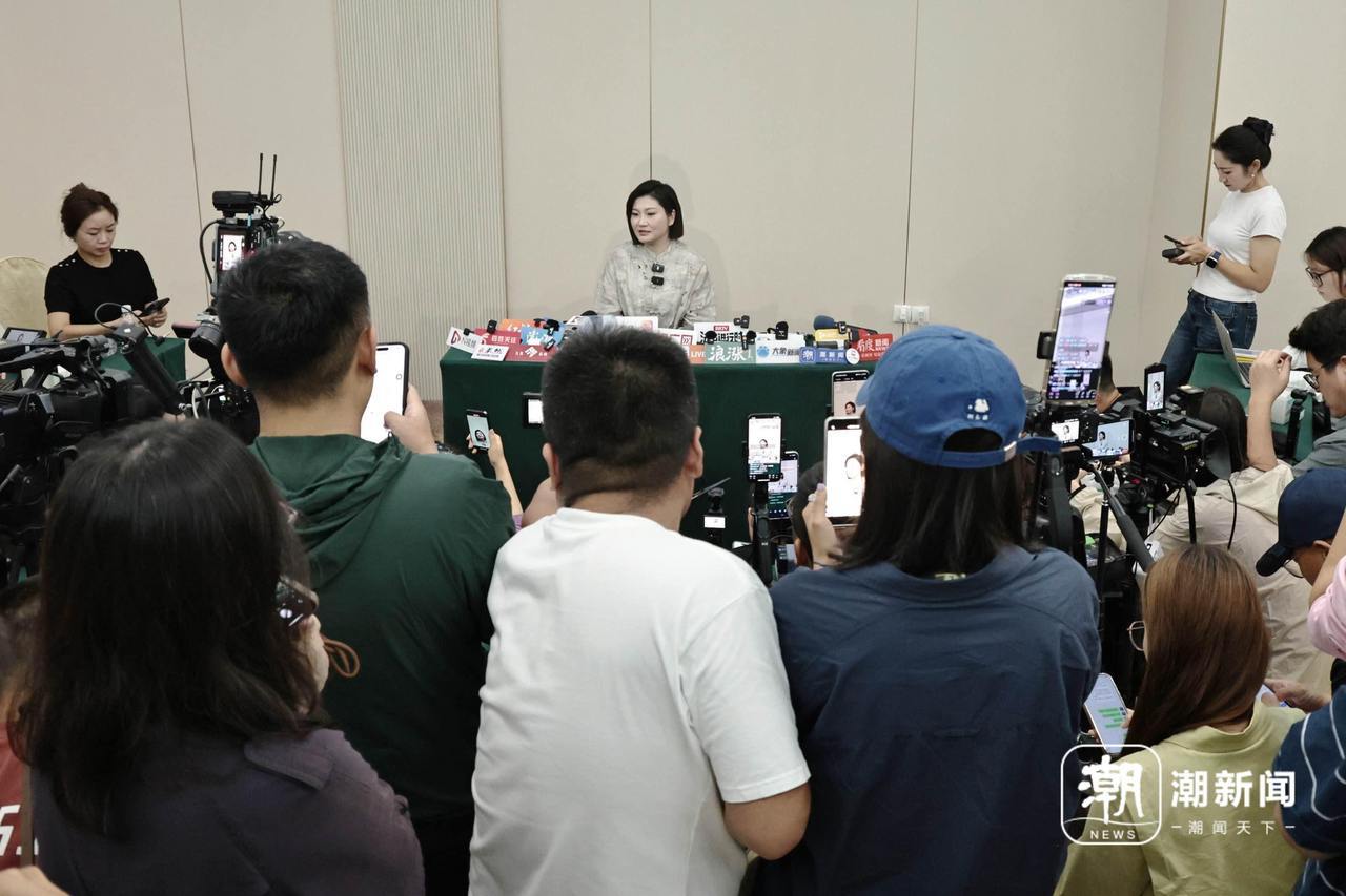 王暖暖接受記者采訪 潮新聞?dòng)浾?于詩奇 攝