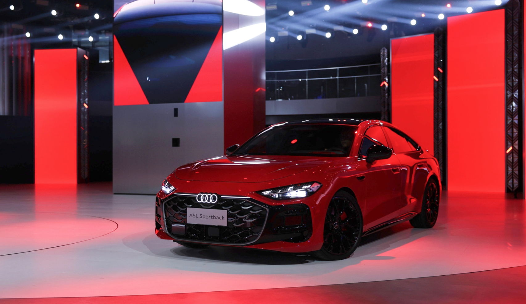 告别复古内饰,奥迪新 Q5L / A5L / A5L Sportback 亮相并将搭载华为智驾