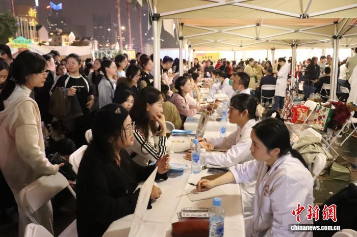 江西中医夜市“出圈” 开启秋冬养生新体验