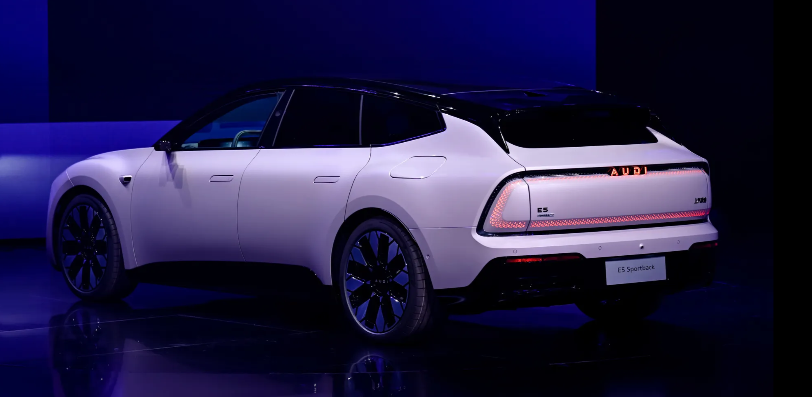 奥迪主动步入泥潭,这是一场破釜沉舟的翻身仗