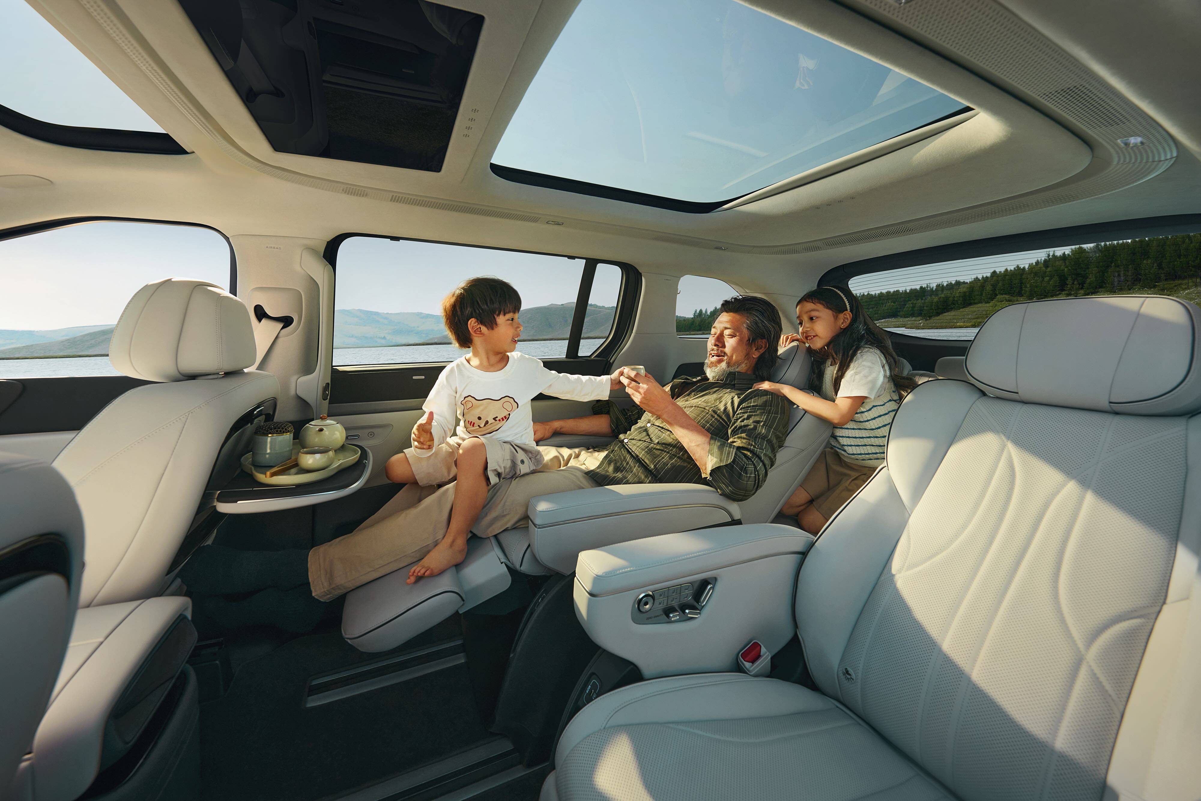 35.98 万元起,新款小鹏 X9 在香港发布,L3 智驾今年落地