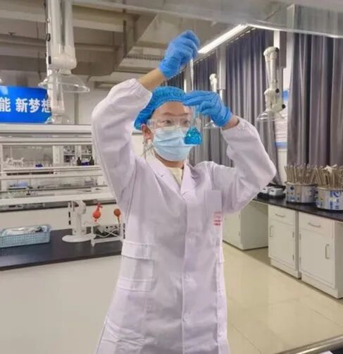 鲁静怡在做训练。图源:@央广网