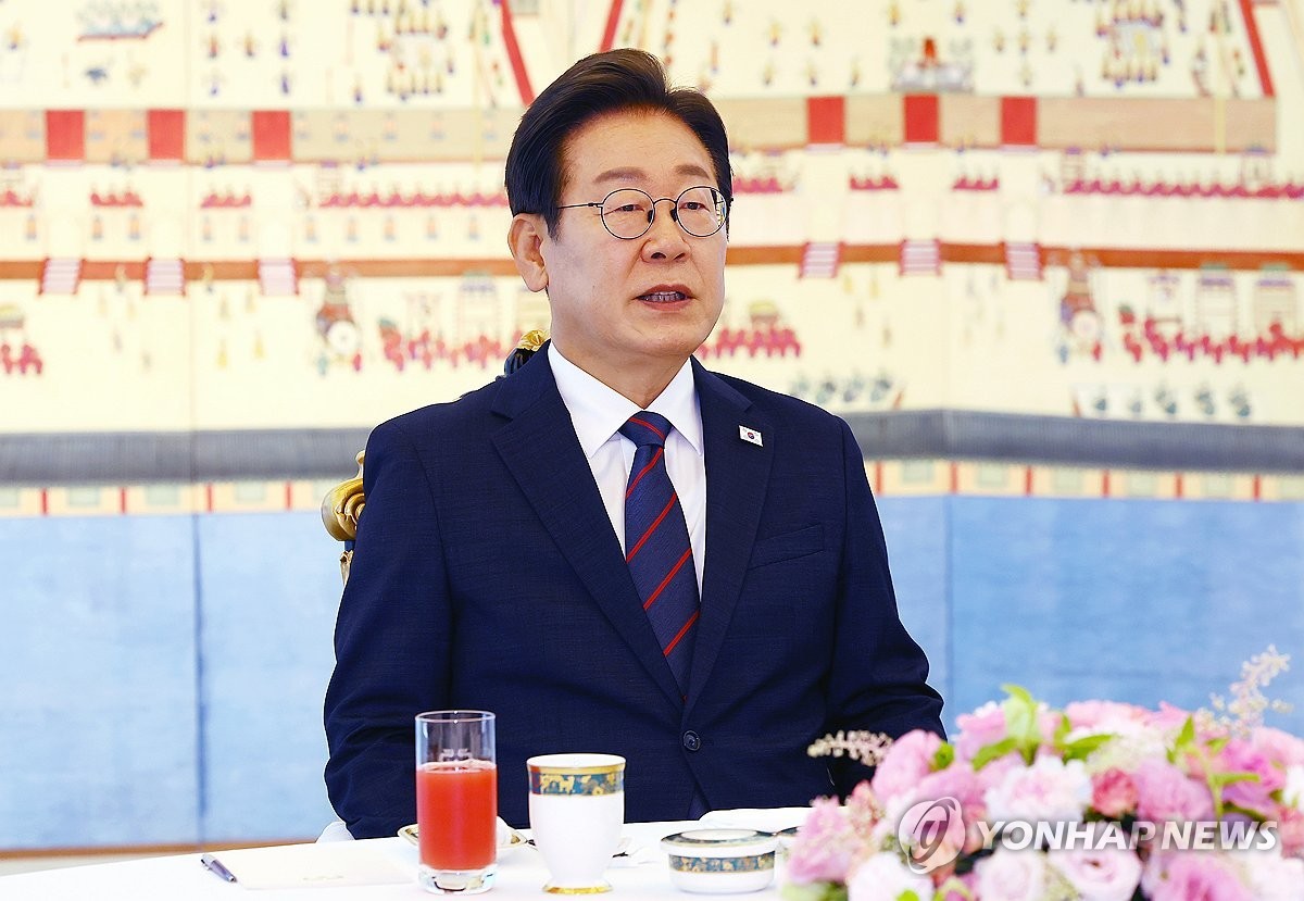 6月22日,李在明总统在首尔总统官邸 韩联社