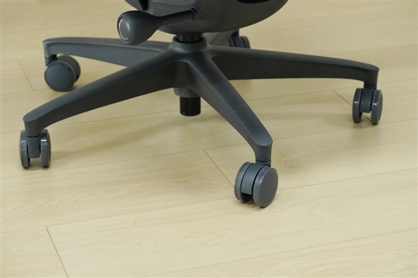 全球首款动态人体工学椅!清闲Libernovo图赏