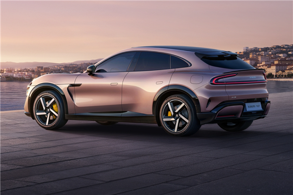 小米YU7随车交付赠送车载安全锤:一锤破窗、秒割安全带