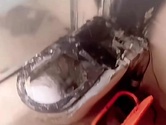 烧毁的马桶。图源:惠州市广播电视台