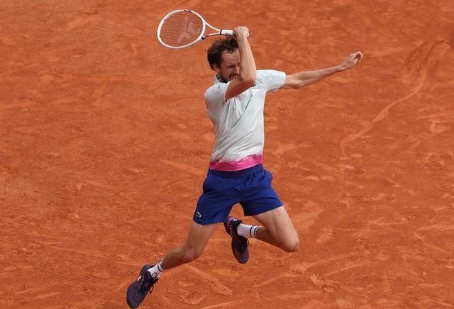 5月27日晚,法网爆大冷:2-3、233分钟大战、大满贯冠军倒下 首败