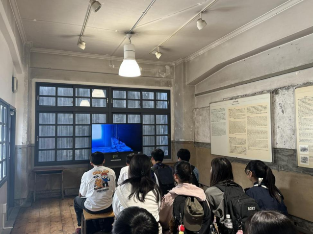 ◆2025年5月,14名来自横滨的初三学生参观广岛袋町国立小学和平资料馆。