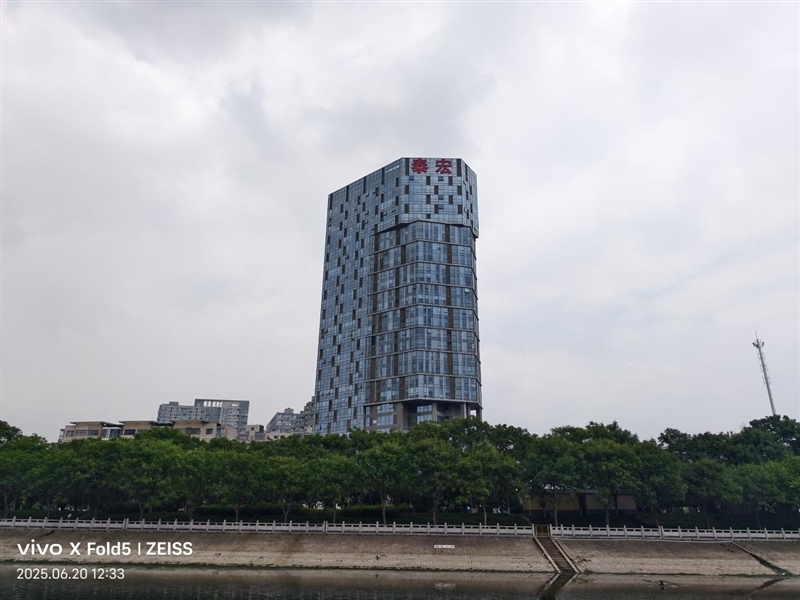 217克全球最轻折叠屏!vivo X Fold5全面评测:苹果双机党的全能搭子