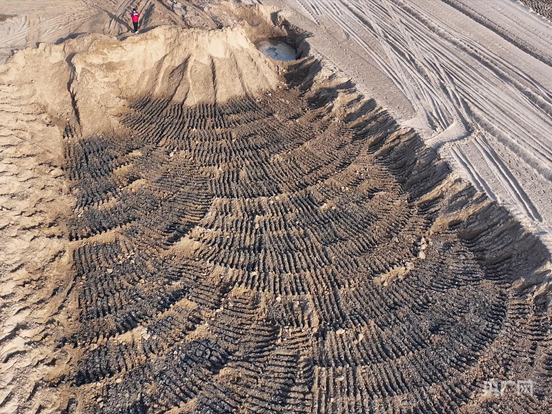 部分被挖的土地(白德彰摄 央广网发)