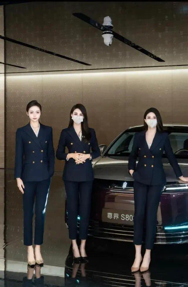 保时捷三姐妹去卖尊界了?不得不说,确实很有气质,符合尊界定位