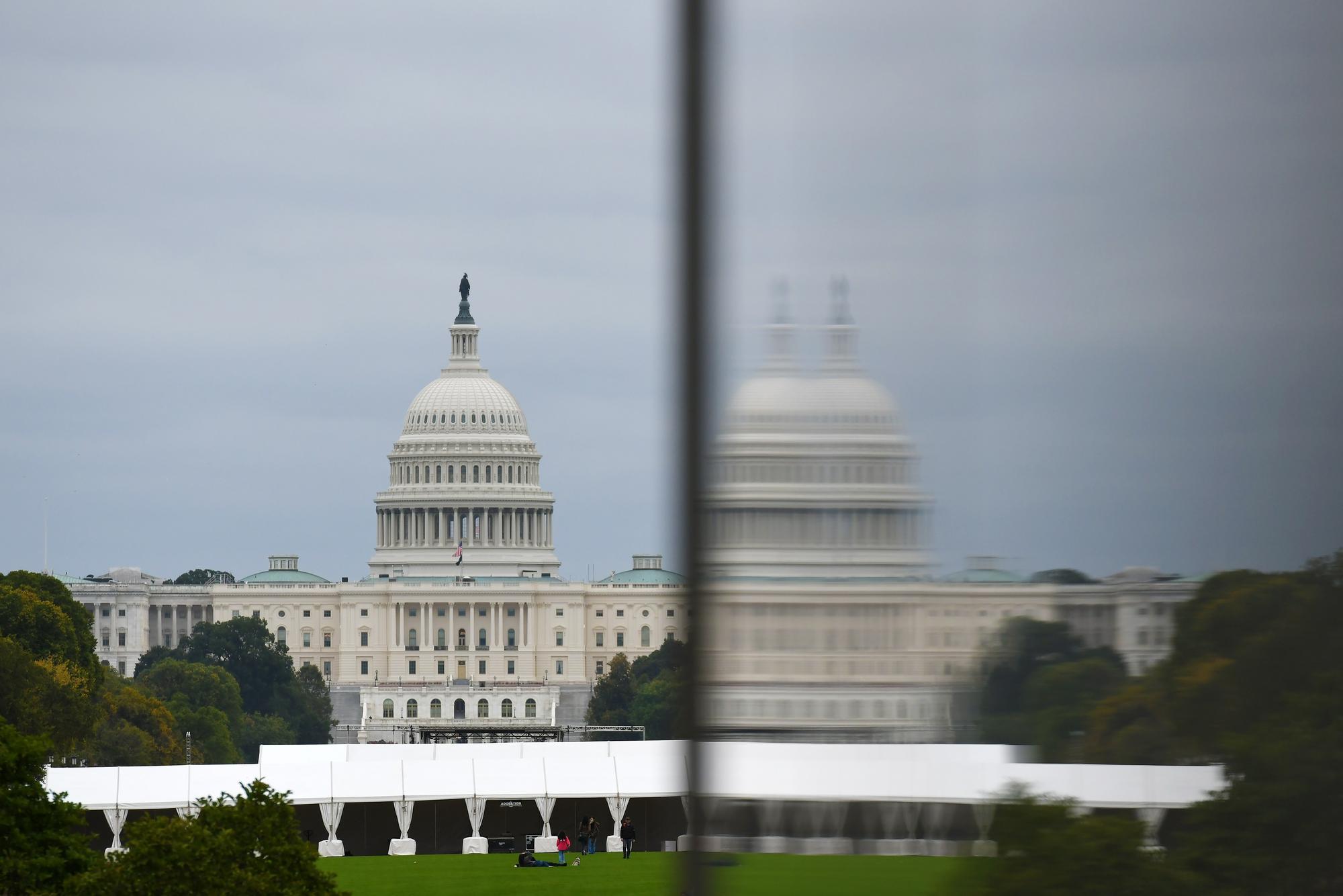 這是10月12日在美國華盛頓拍攝的國會大廈。新華社記者李睿攝