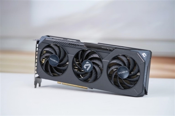 巧妙滑块设计!技嘉RTX 5060 Ti GAMING OC 16GB魔鹰图赏