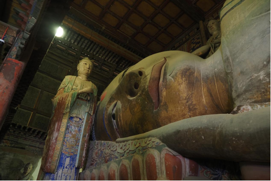 大佛寺内的卧佛像 中国网记者曹川川/摄
