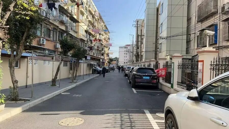 上海一街道把無名路“0元承包”給市民收車費、管衛(wèi)生