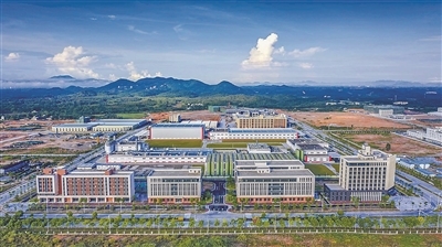 把绿能产业升级为零碳工业(人与自然·走进零碳园区(工厂)看转型)