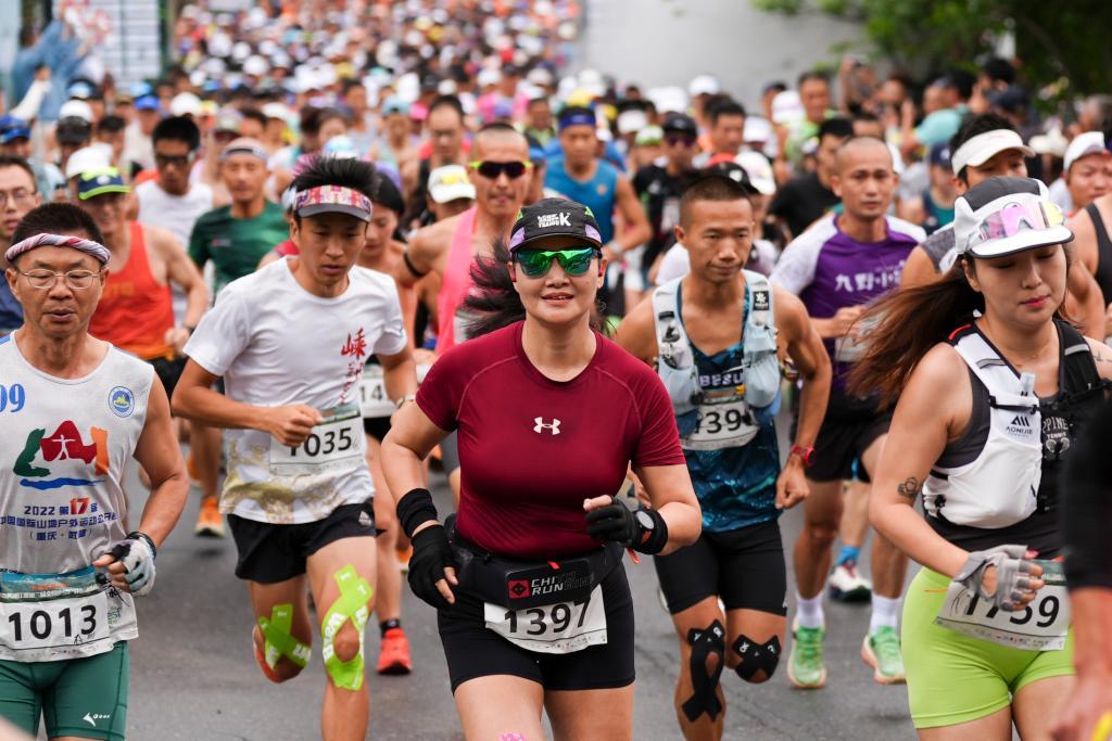 5月17日，参赛者在2025黄浦江源第二届全国山地户外运动挑战赛中。新华社记者 黄宗治 摄