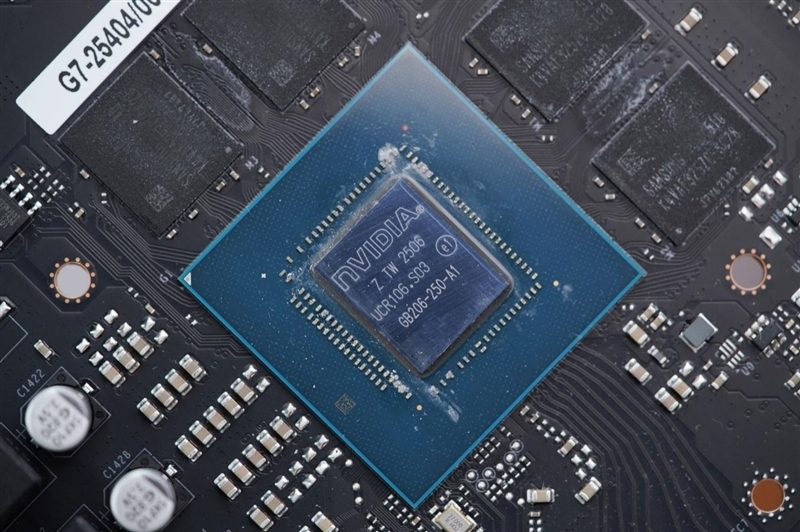 影驰RTX 5060魔刃显卡评测:SSF-Ready甜点 小型机箱也有不错的游戏性能