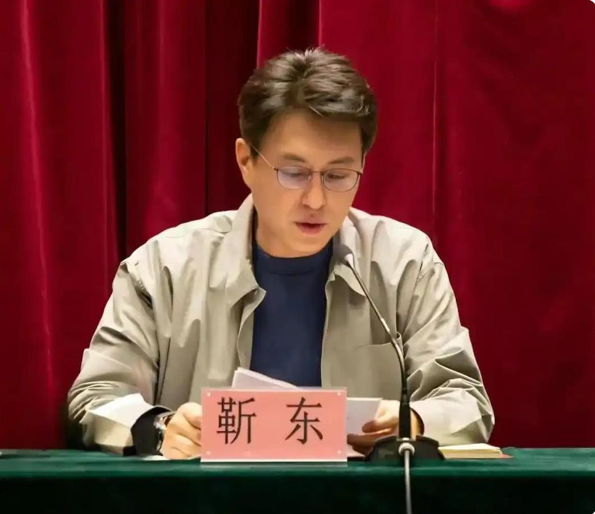 靳东.png
