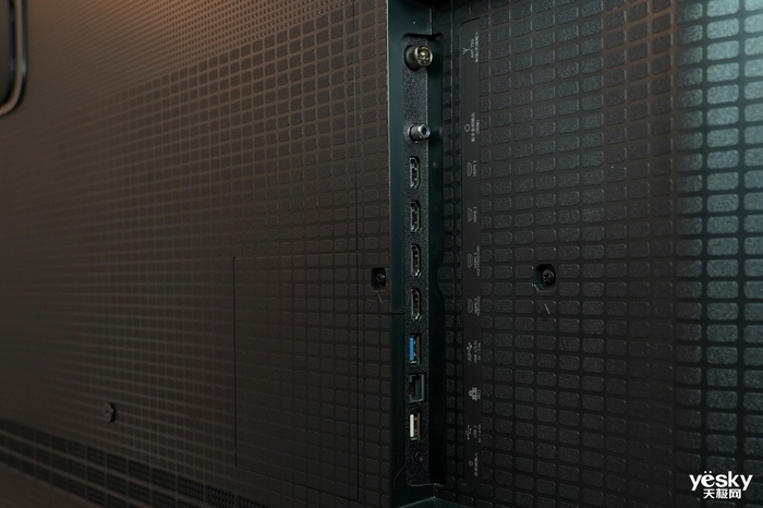 海信小墨E5Q Pro评测:AI赋能画质与体验升级,客厅秒变世俱杯赛场