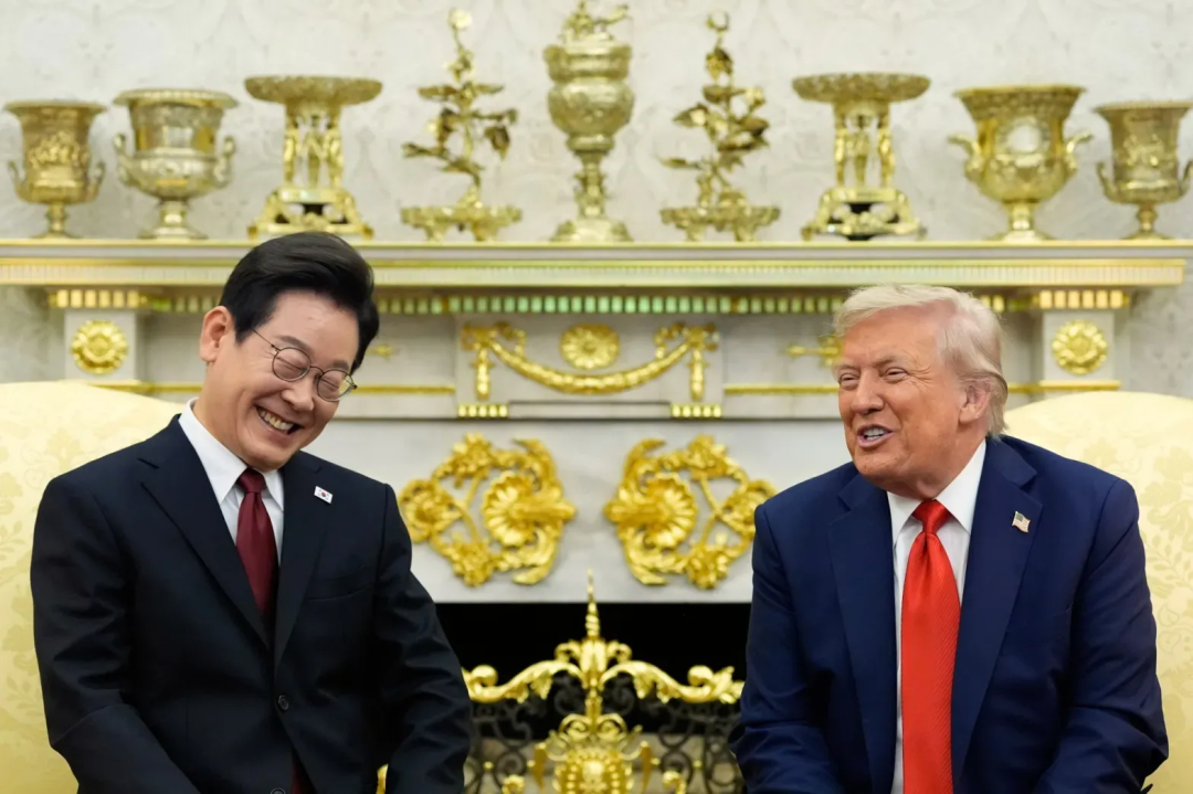 李在明(左),特朗普(右)