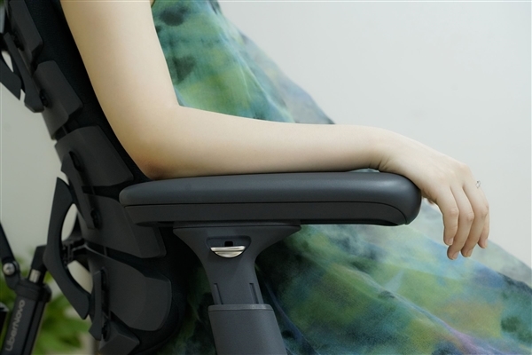 全球首款动态人体工学椅!清闲Libernovo图赏