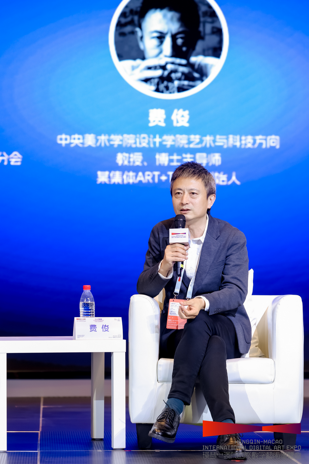 机器人非得“像人”吗?人类最需要看清自己