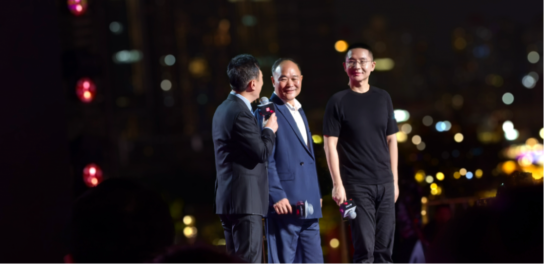 印奇车圈交卷:全场景L2量产上车吉利旗舰SUV,18个月落地10万台大模型Robotaxi