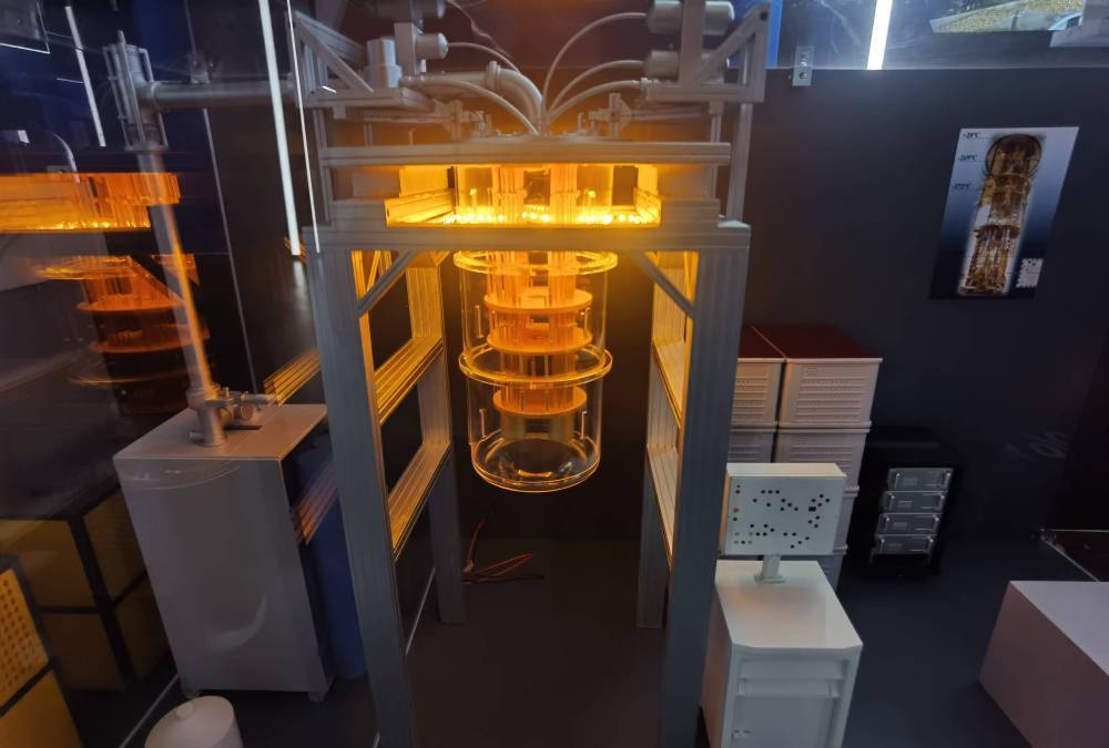 中电信量子集团量子科技体验馆内的超导量子计算机模型。新华社记者 曹力 摄