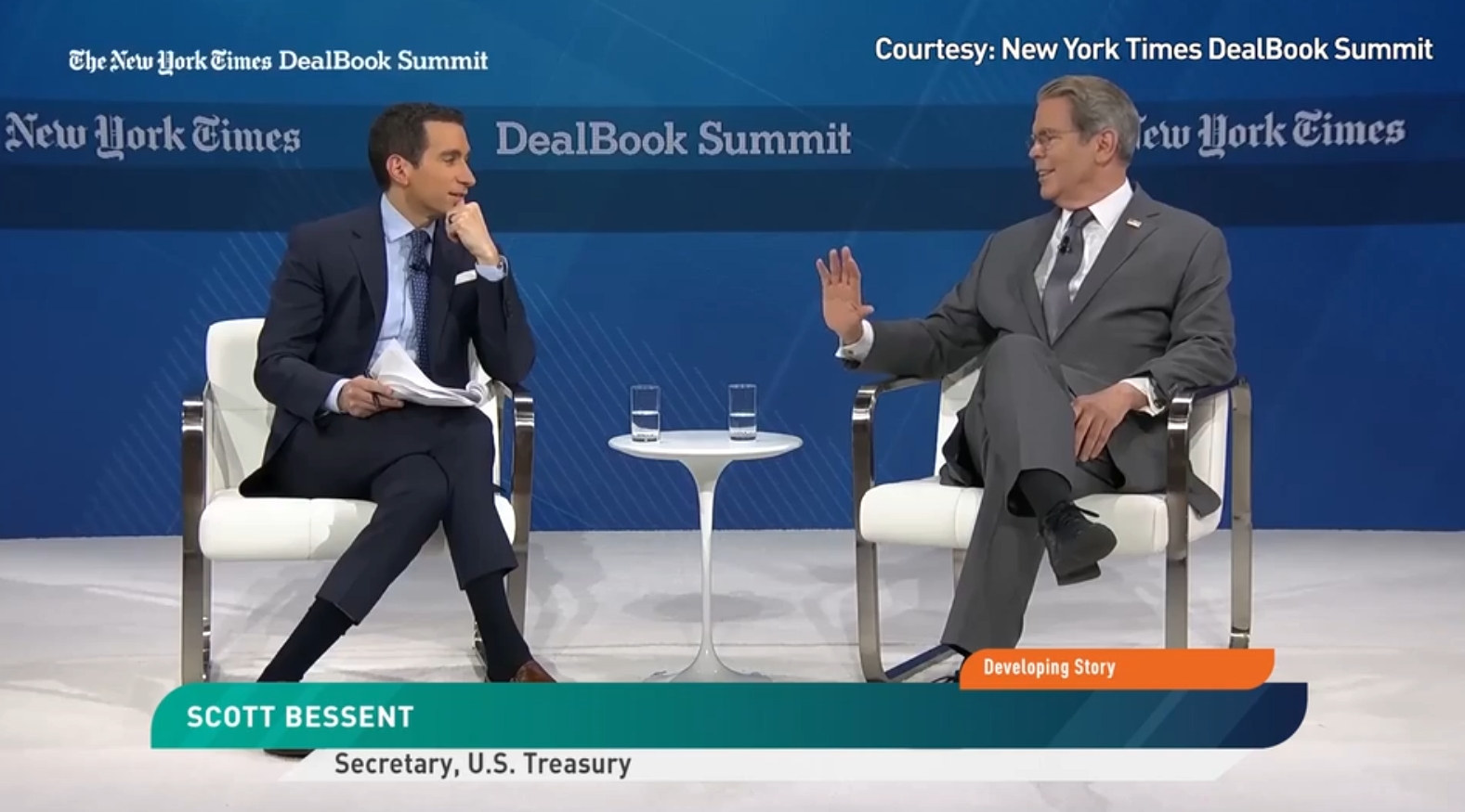 贝森特参加《纽约时报》峰会活动
