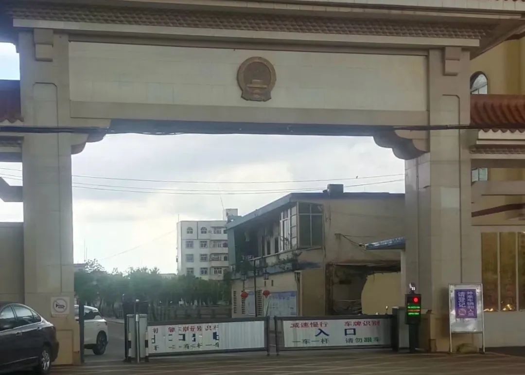 唐家镇政府大院大门