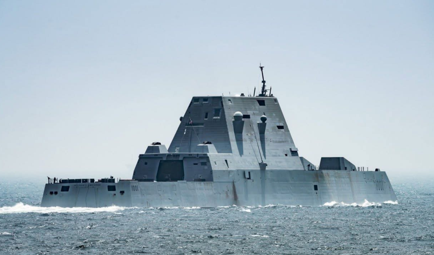 9月份,离开横须贺的“迈克尔·蒙苏尔”号