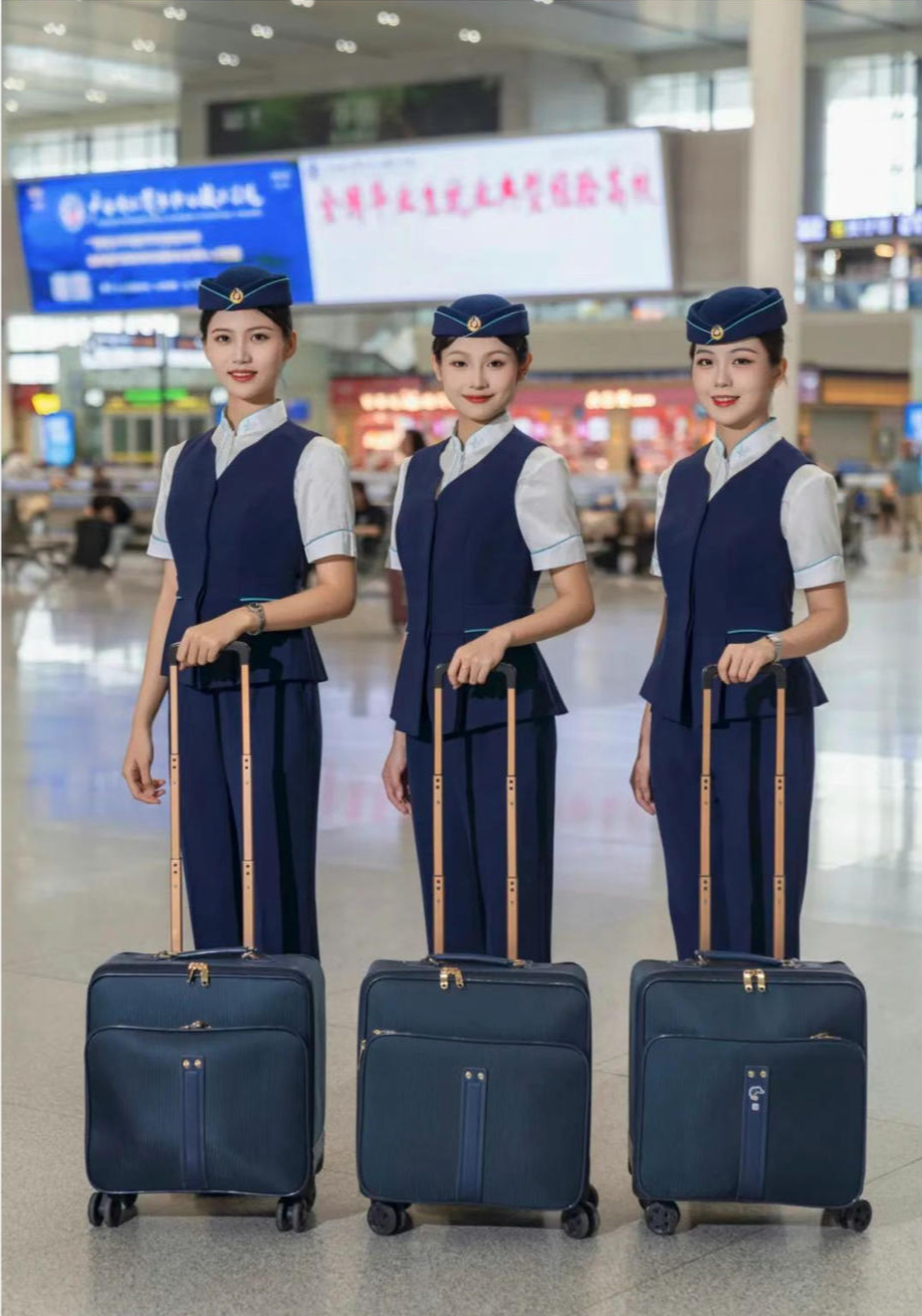 ▲南宁局集团新推出的夏季制服 据中国铁路