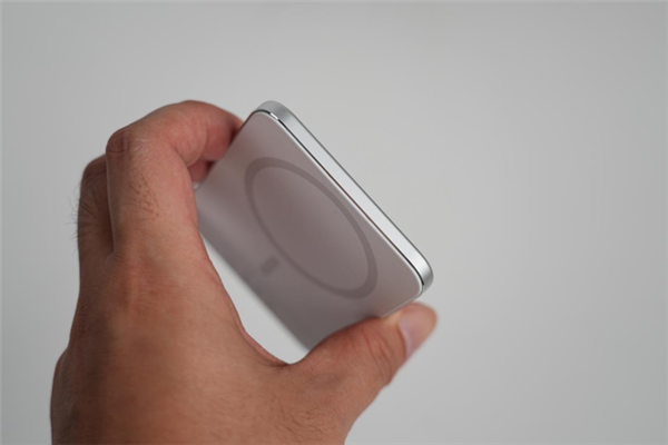 小米17 Pro上手：工业设计颠覆 全面超越iPhone